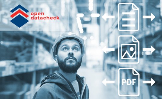 Ein Mann der nach oben schaut in einem Hochregallager. Und Logo Open Datacheck
